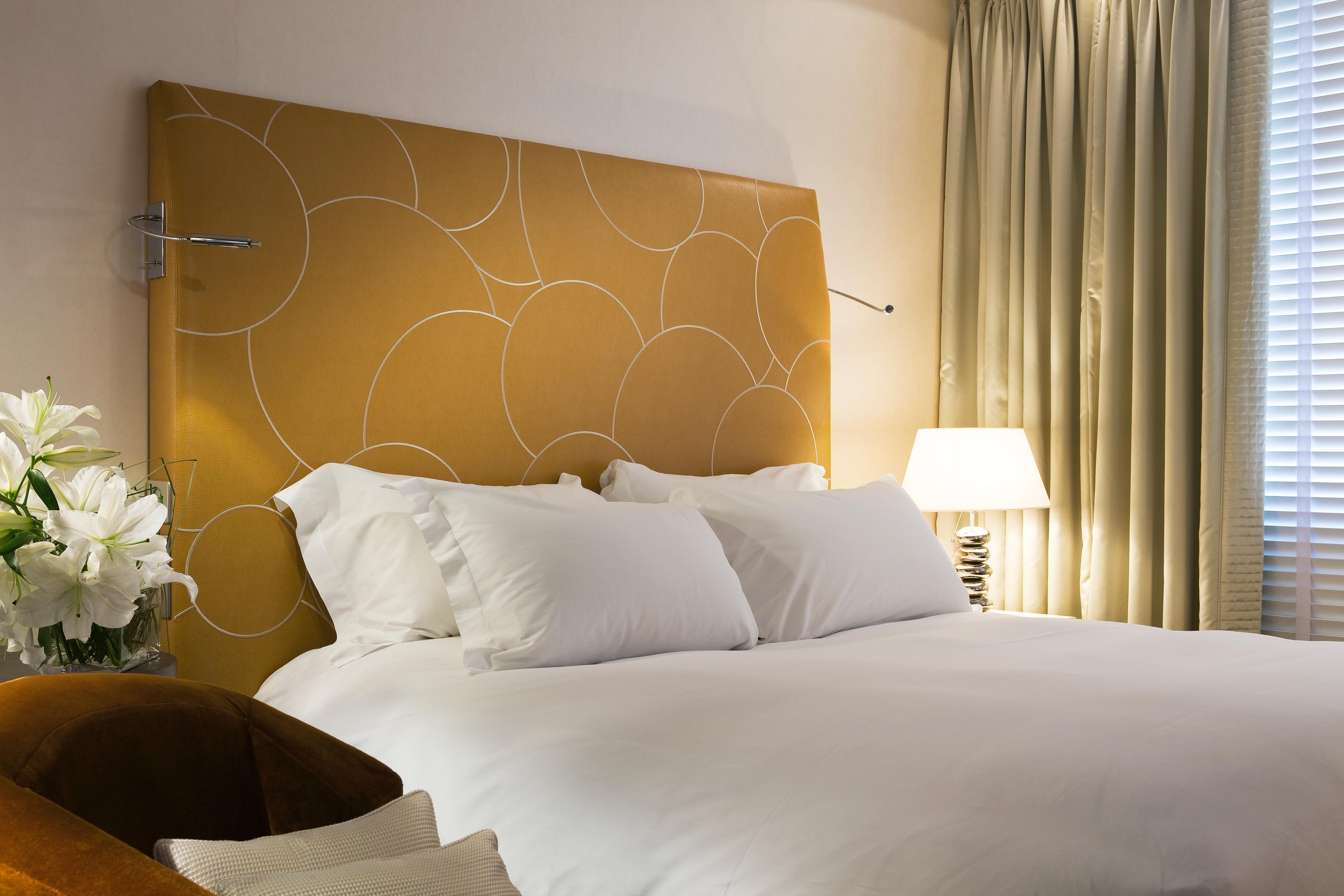 Hotel Sofitel Marseille Vieux-Port Esterno foto A bedroom at the hotel