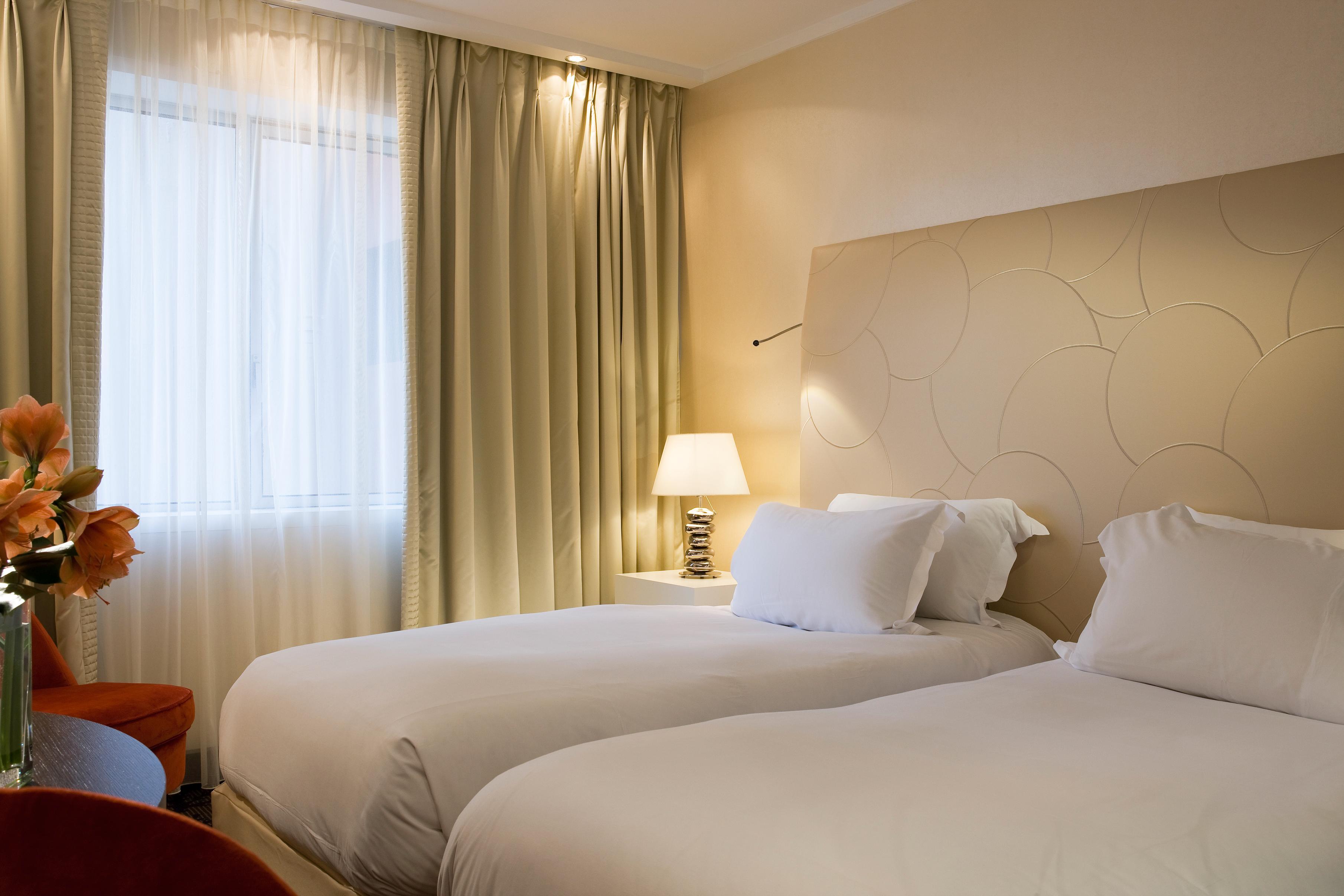 Hotel Sofitel Marseille Vieux-Port Esterno foto A room at the hotel