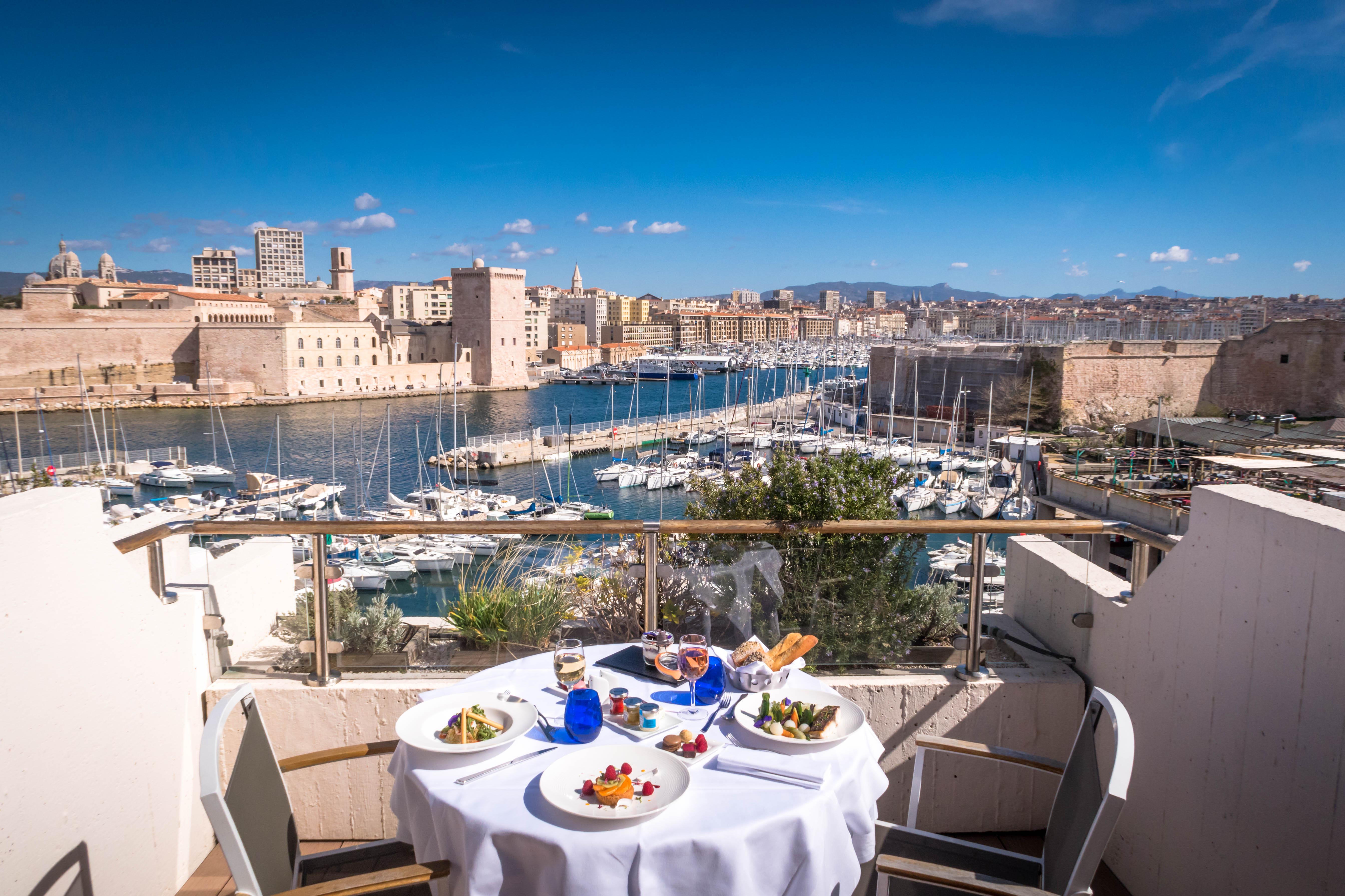 Hotel Sofitel Marseille Vieux-Port Esterno foto View of the Old Port of Marseille from the hotel
