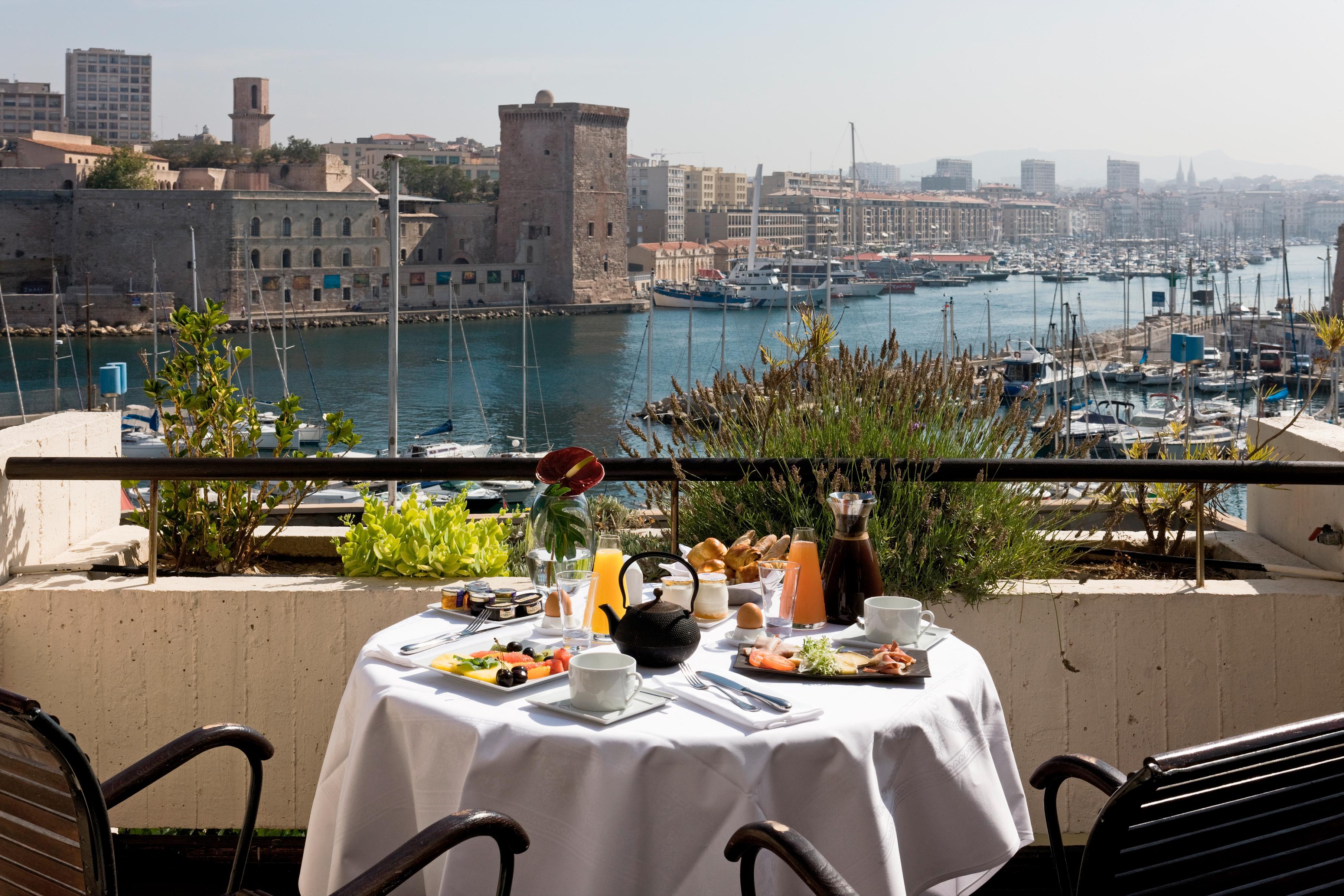 Hotel Sofitel Marseille Vieux-Port Esterno foto View from the hotel