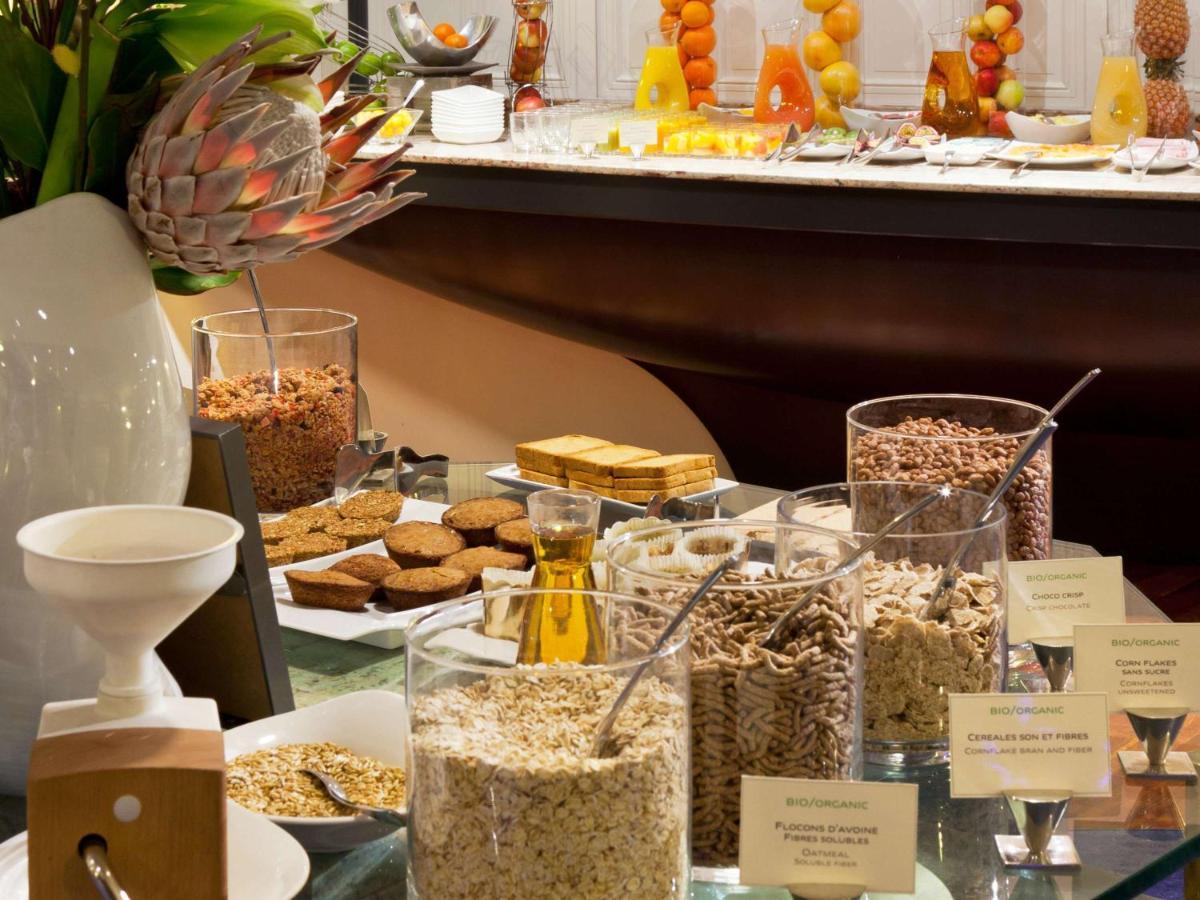 Hotel Sofitel Marseille Vieux-Port Esterno foto A breakfast buffet