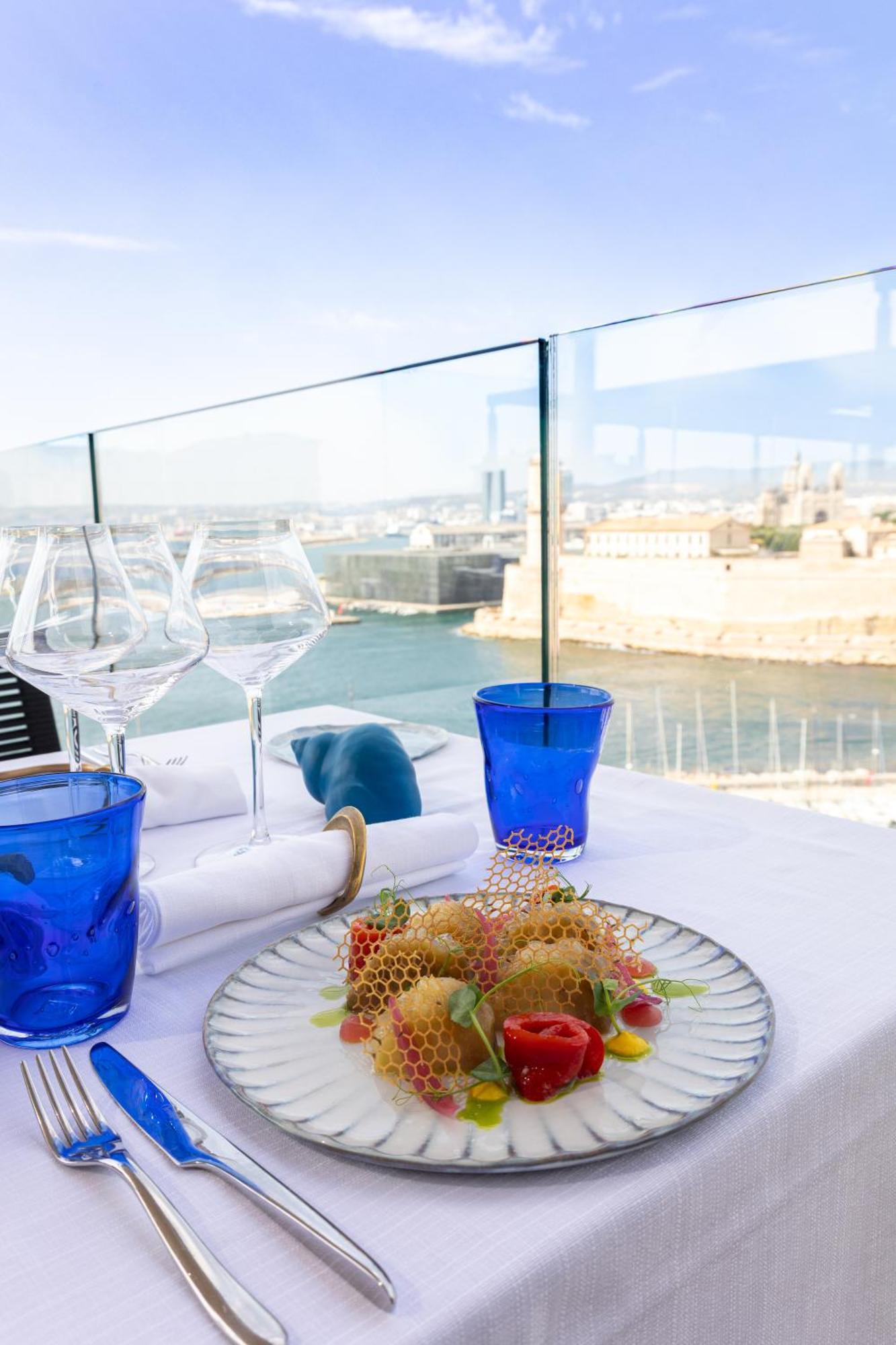 Hotel Sofitel Marseille Vieux-Port Esterno foto Tapas at a restaurant in Valencia