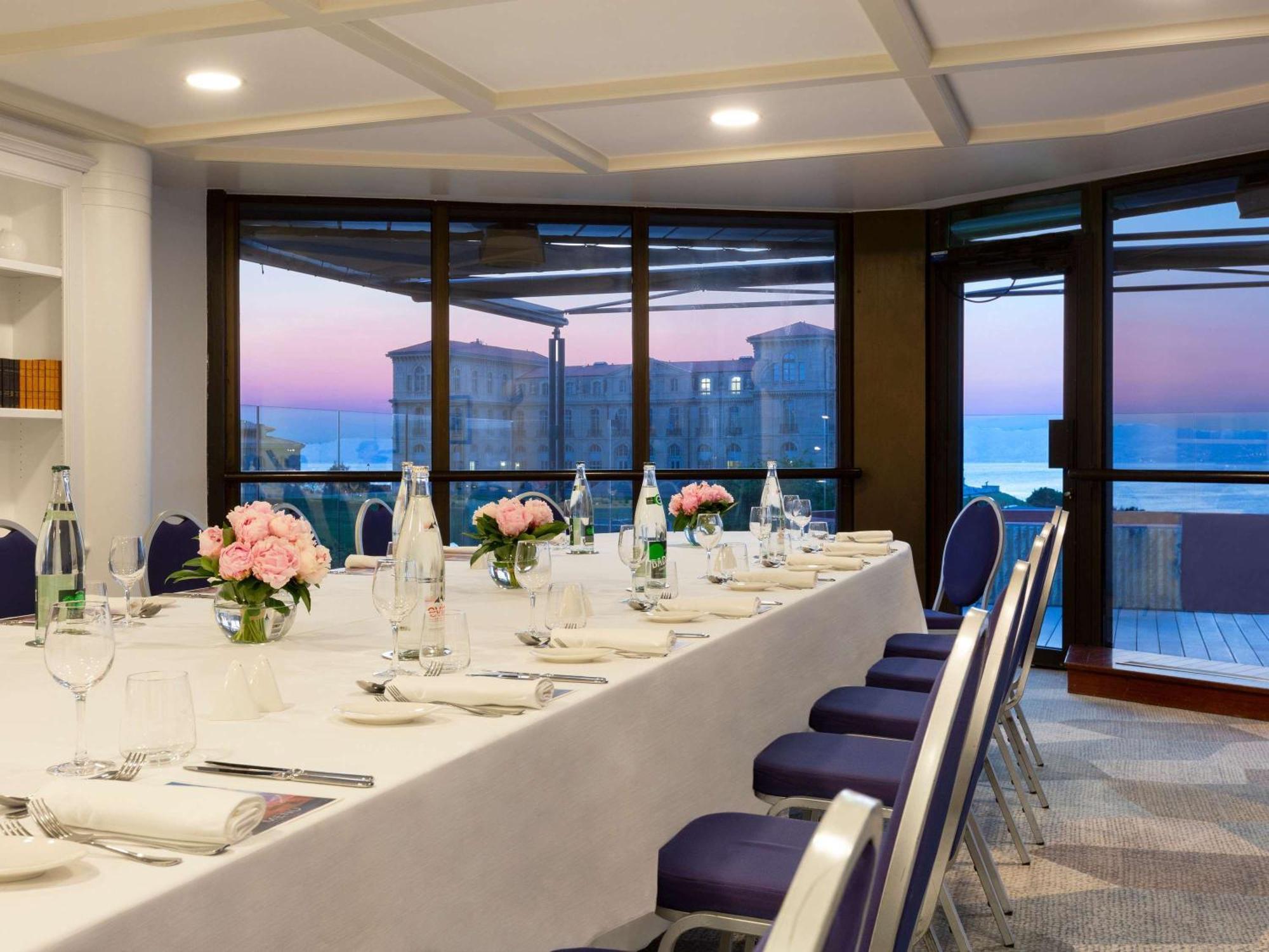 Hotel Sofitel Marseille Vieux-Port Esterno foto Meeting room
