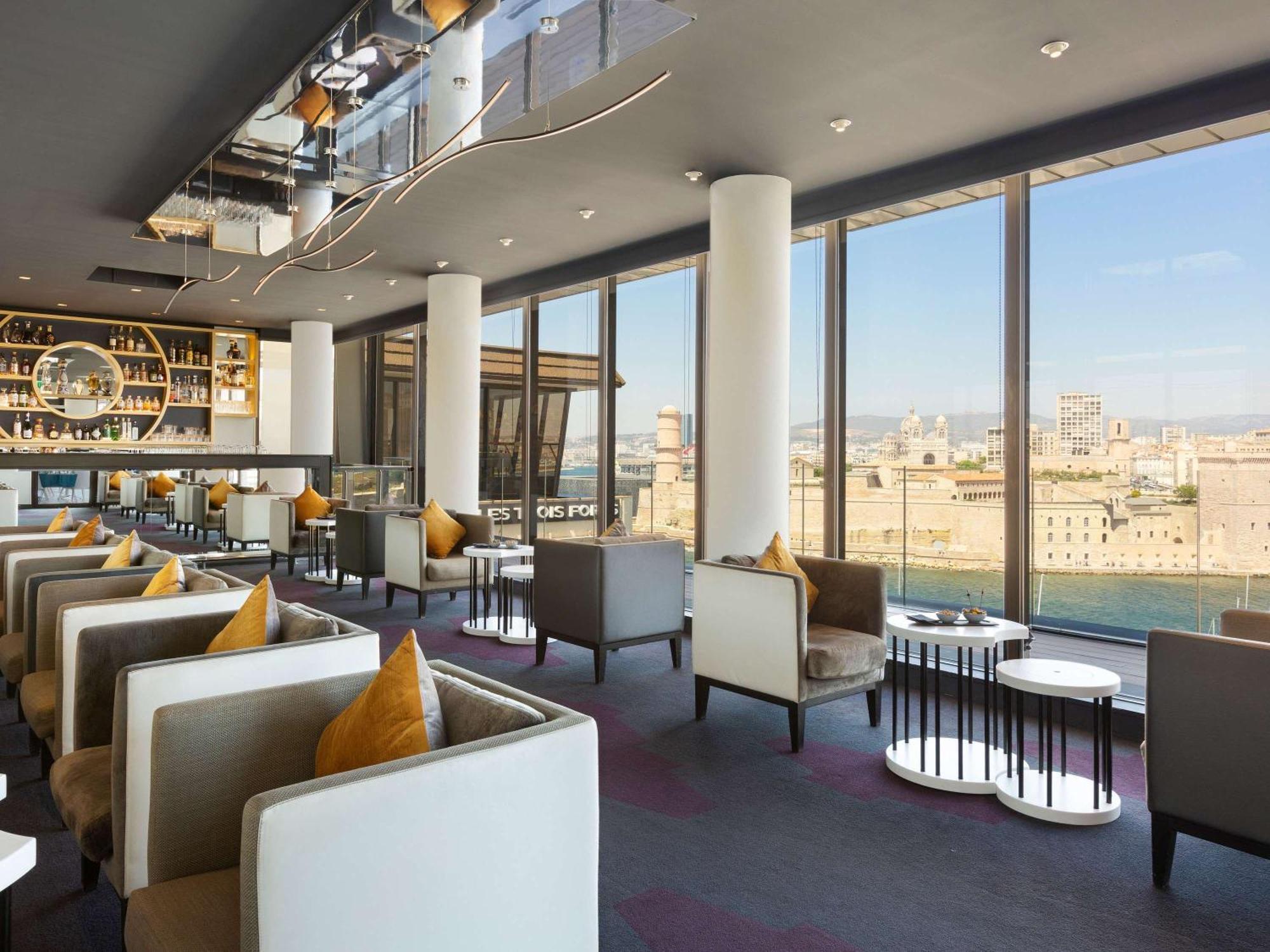 Hotel Sofitel Marseille Vieux-Port Esterno foto The lounge at the airport