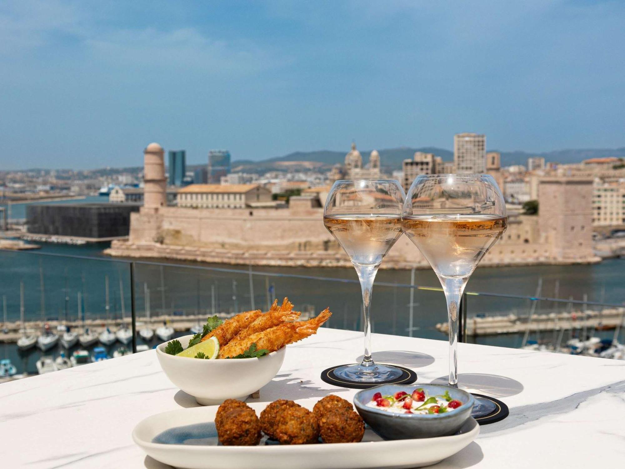 Hotel Sofitel Marseille Vieux-Port Esterno foto Tapas in Marseille