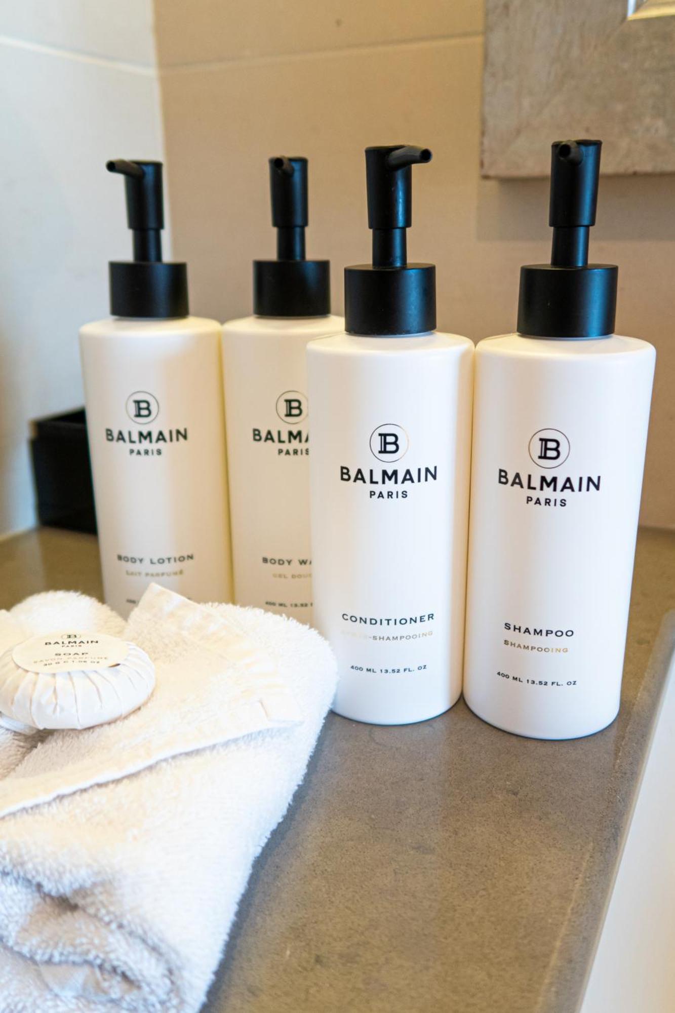 Hotel Sofitel Marseille Vieux-Port Esterno foto Balmain Paris products