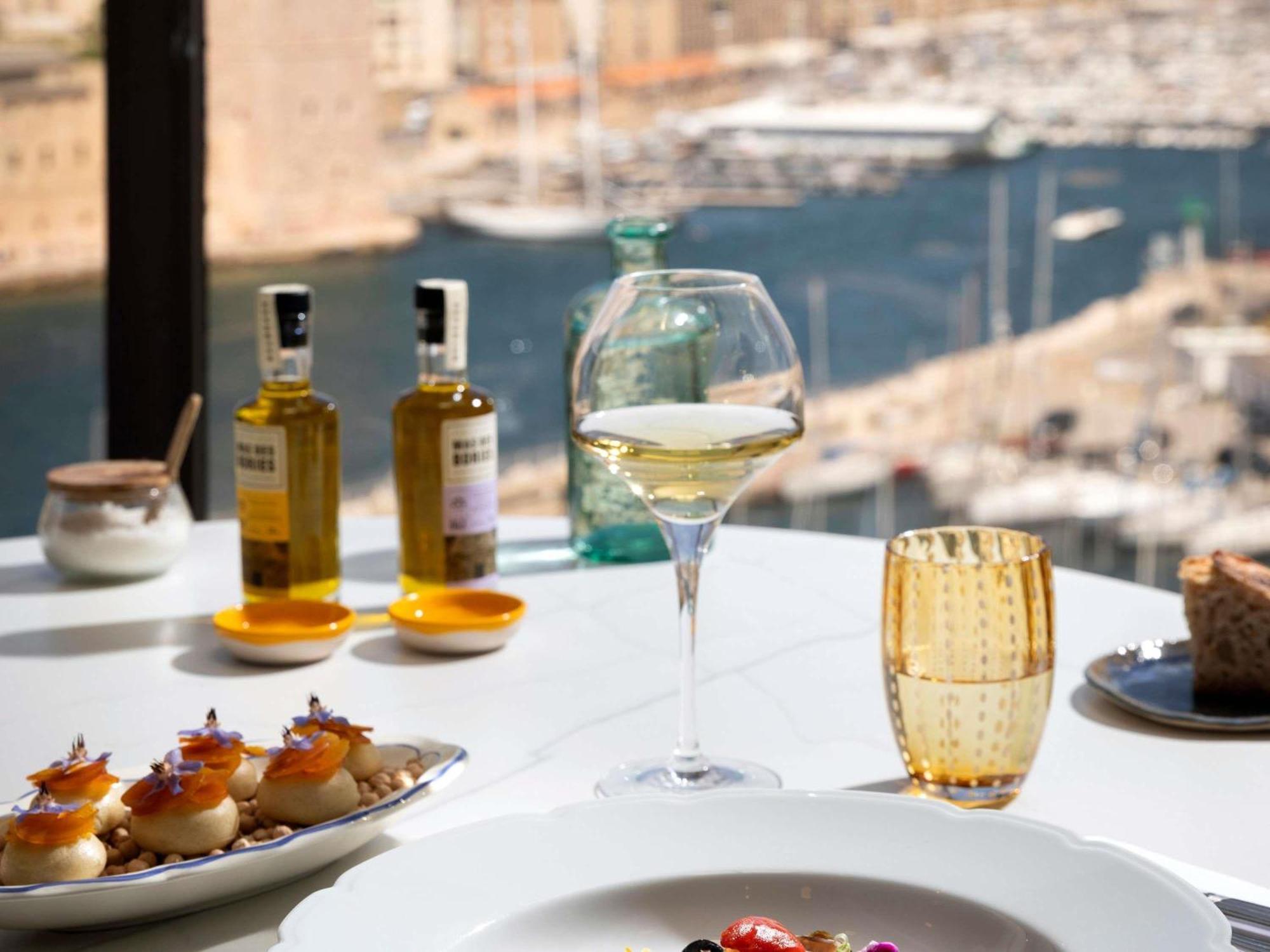 Hotel Sofitel Marseille Vieux-Port Esterno foto