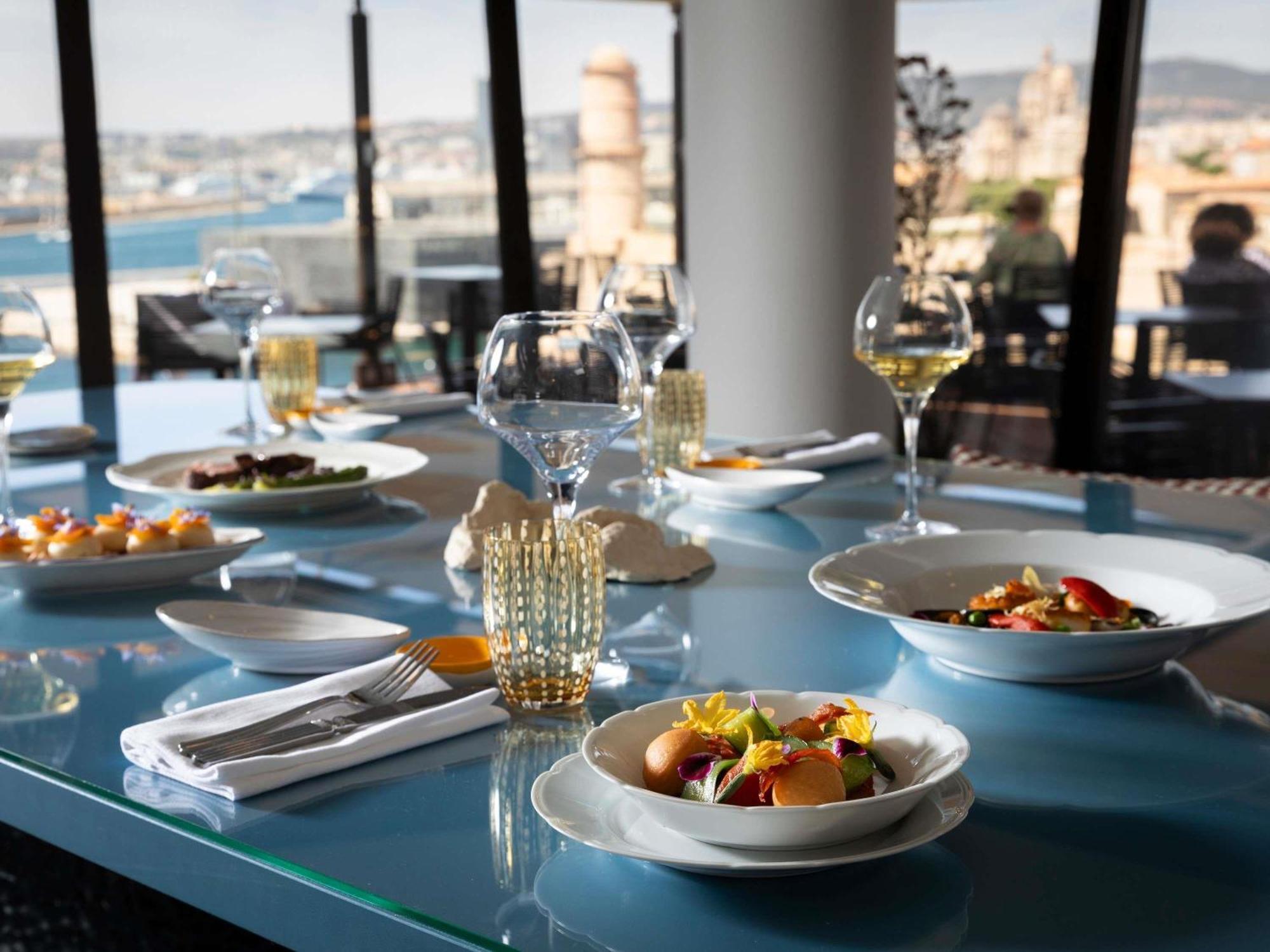 Hotel Sofitel Marseille Vieux-Port Esterno foto