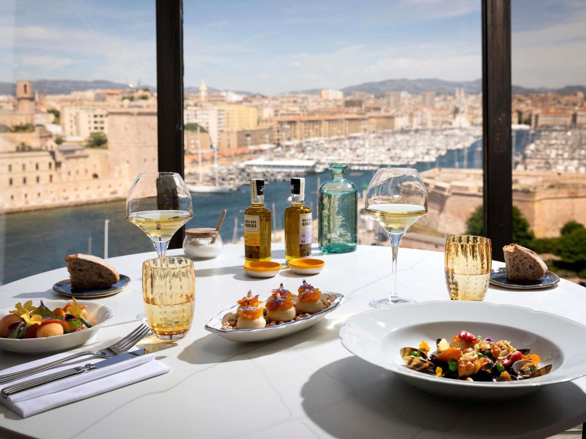 Hotel Sofitel Marseille Vieux-Port Esterno foto